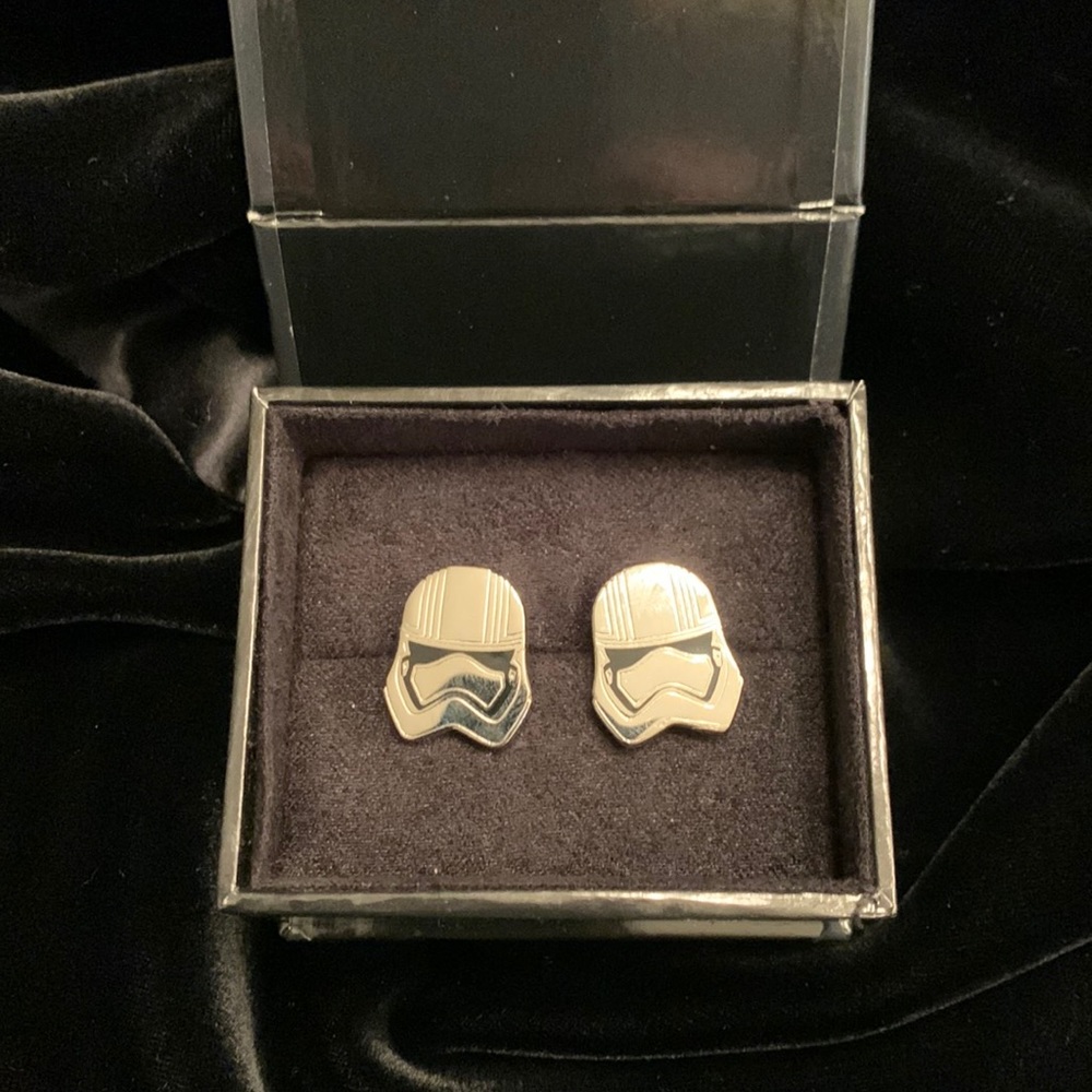 Star Wars Captain Phasma Cufflinks/new in box